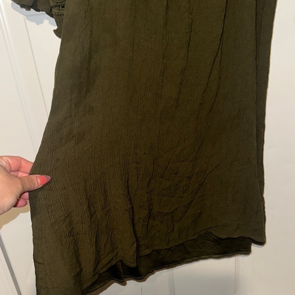 Elegant Olive Midi Dress with Ruffled Sleeves - Picture 4 of 6
